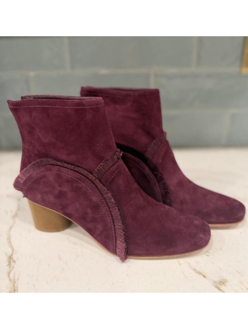 Bernardo Wine Color Suede Fringe Ankle Boots Size 9M NWT